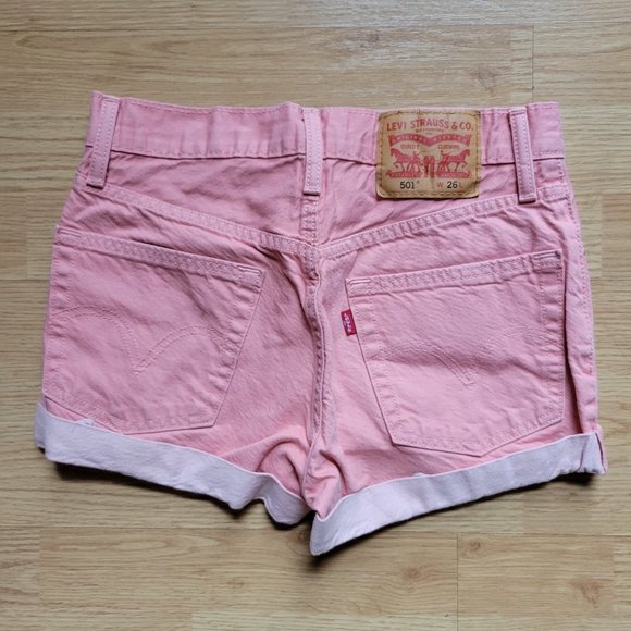 Women's Levi's  501 Coral/Peach cuffed Shorts - Picture 2 of 3